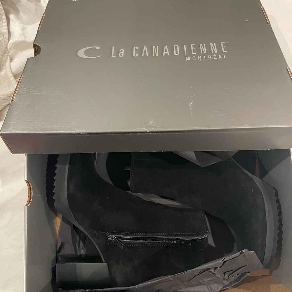 La Canadienne black suede boots